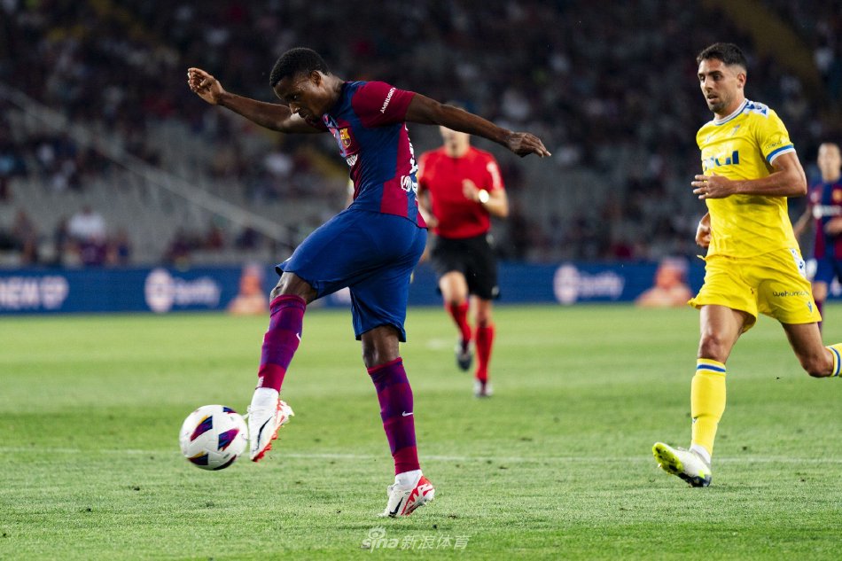 员在赛后接 员在赛后接